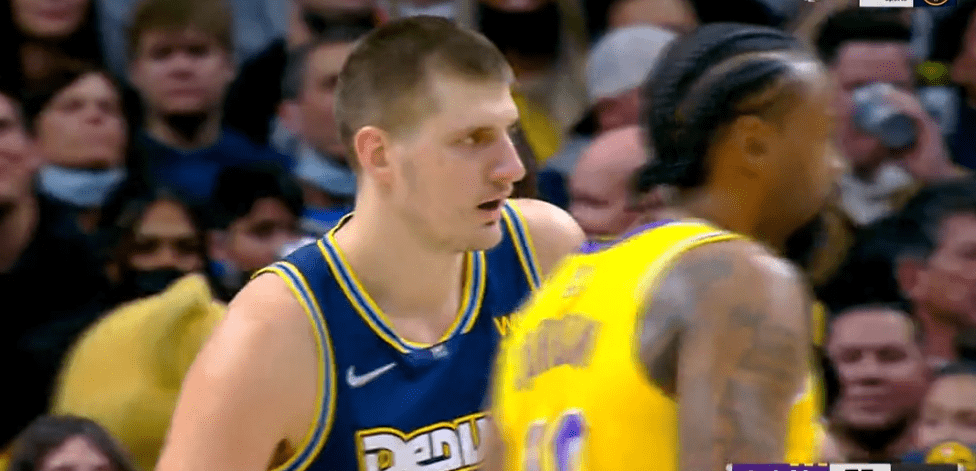 高效发挥！胡金秋20分钟9投8中轻取19分5篮板