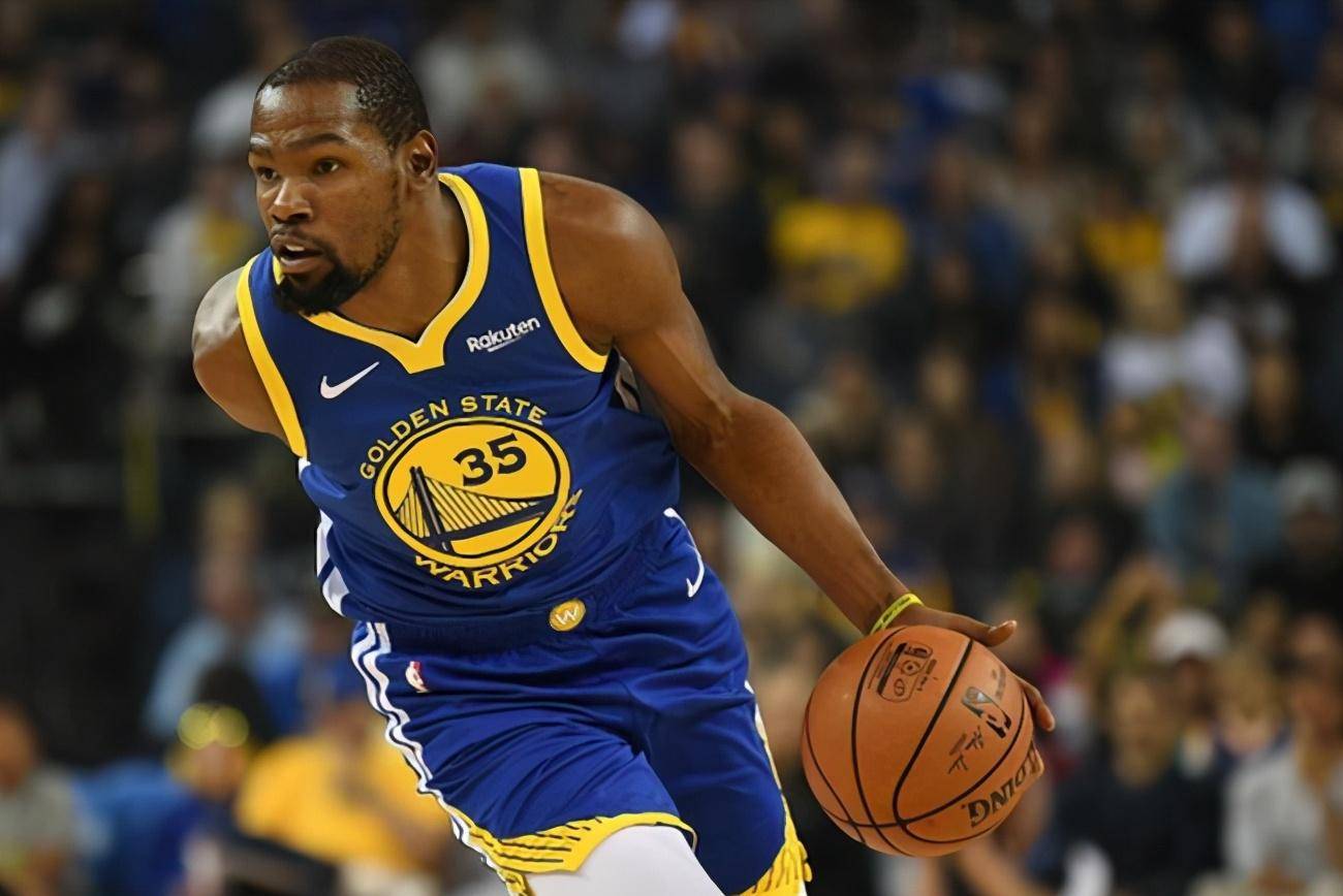 稳定！马尔卡宁全场18中11轰30分8篮板