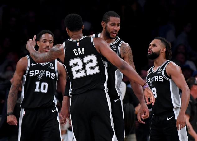 球星压哨三分把比赛送进加时