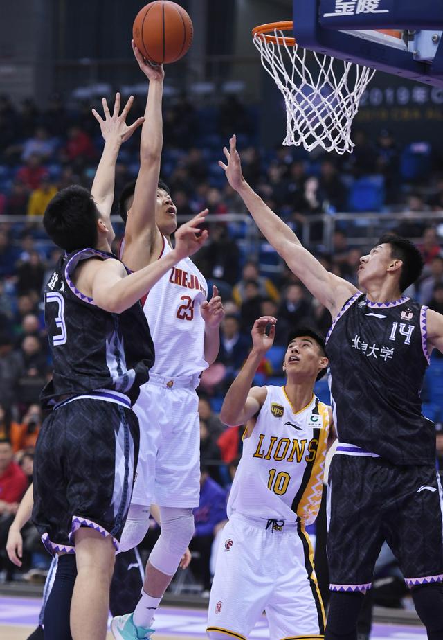 官方：拜仁女足中场齐焦蒂-奥尔默加盟曼联女足，双方签约2年