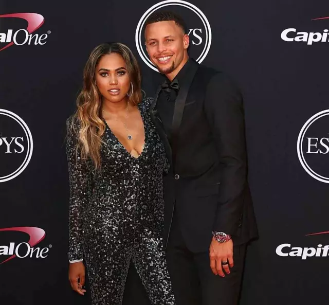 德甲半场：努萨禁区内倒地未判，门兴0-0莱比锡