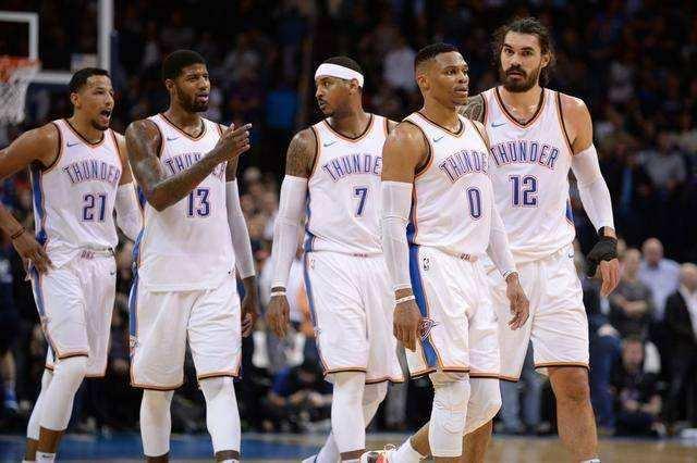 公牛半场三分13中3，吉迪10+5+5咬住比分