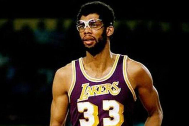 拜仁官方：后卫博埃因病缺席与斯图加特的比赛