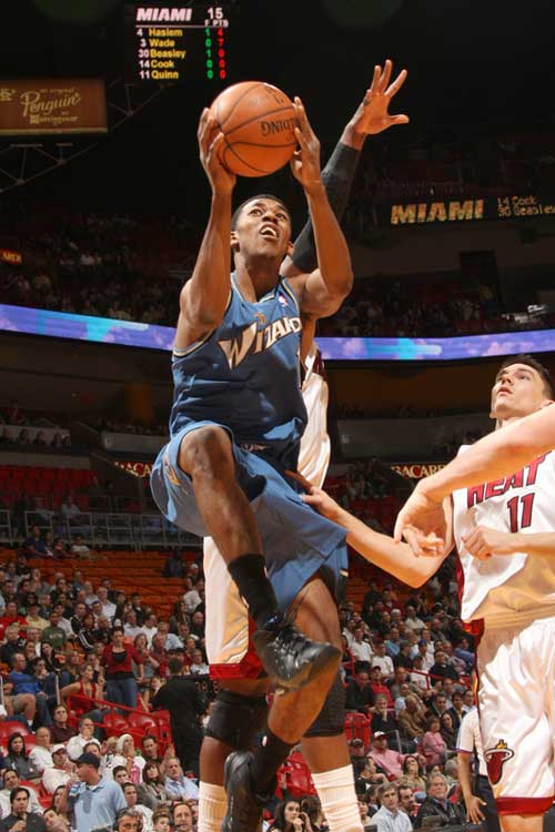 （粤港澳全运会）网球男子单打：奥运亚军张之臻战胜对手晋级